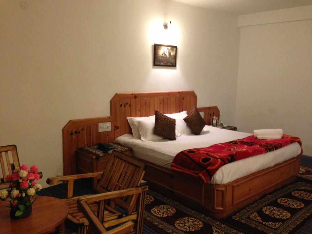 Akash Hills Hotel Manāli Buitenkant foto
