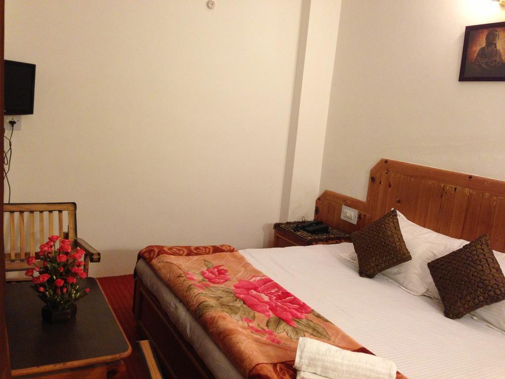 Akash Hills Hotel Manāli Buitenkant foto